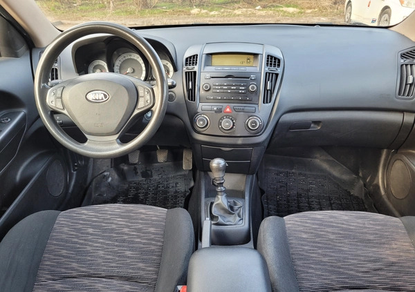 Kia Ceed cena 12900 przebieg: 192000, rok produkcji 2009 z Warszawa małe 301